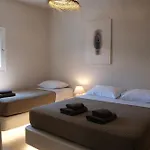 Cycladic Charm فندق