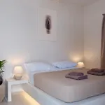 Cycladic Charm فندق