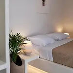 Cycladic Charm ناوسا