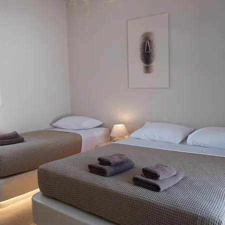 Cycladic Charm * Науса