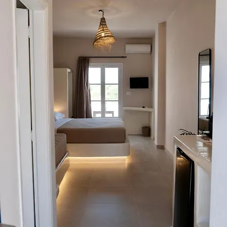 Отель Cycladic Charm Науса